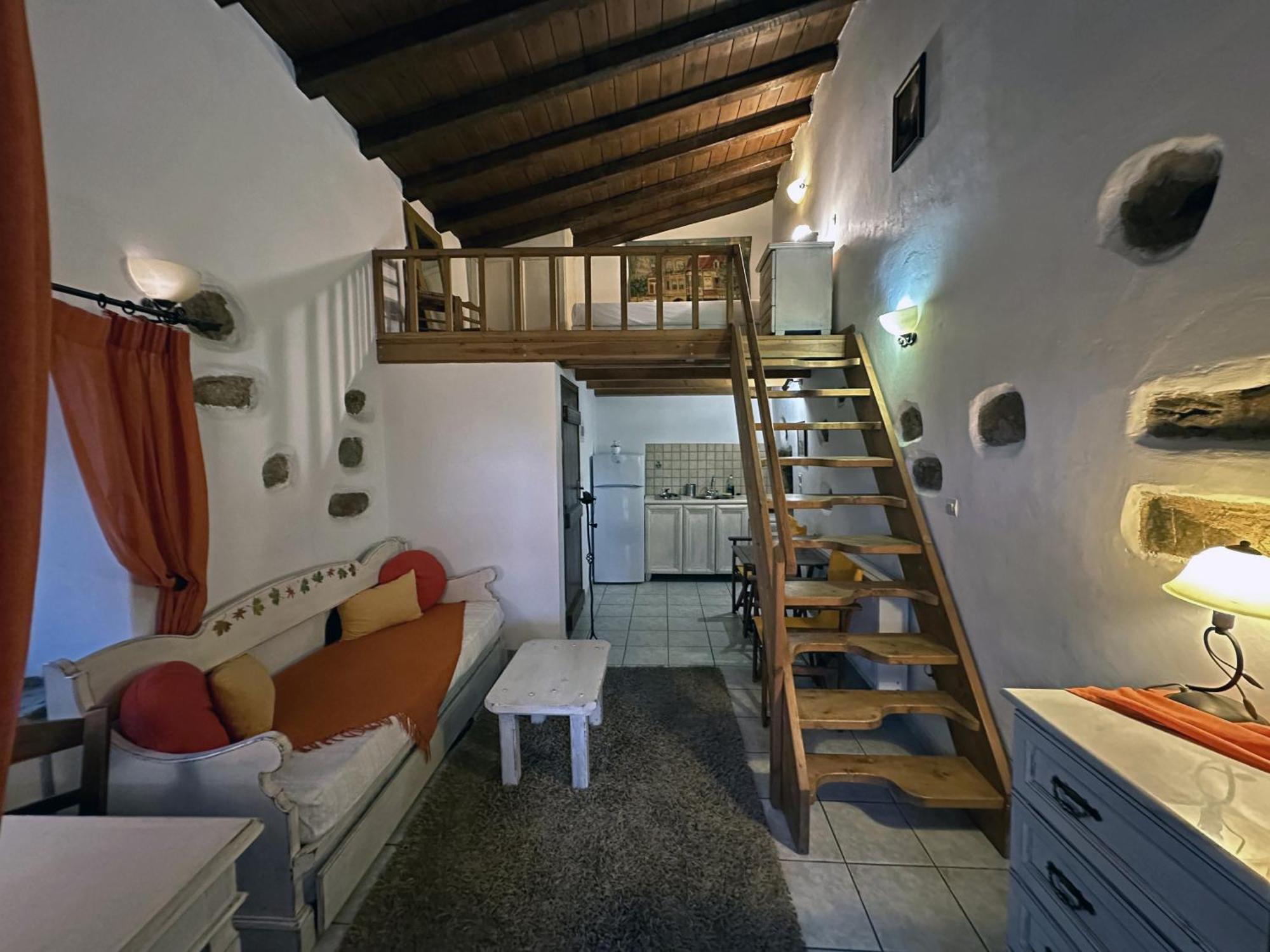 Porfyrousa Traditional Hotel Milopotamos  Exterior photo
