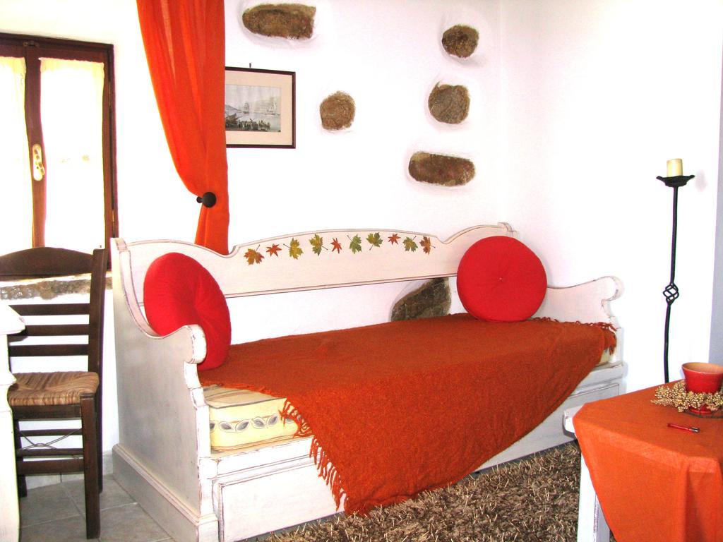 Porfyrousa Traditional Hotel Milopotamos  Exterior photo